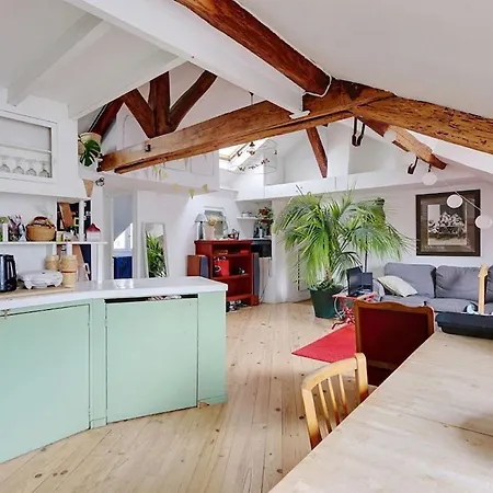 Large, Bright Appartement